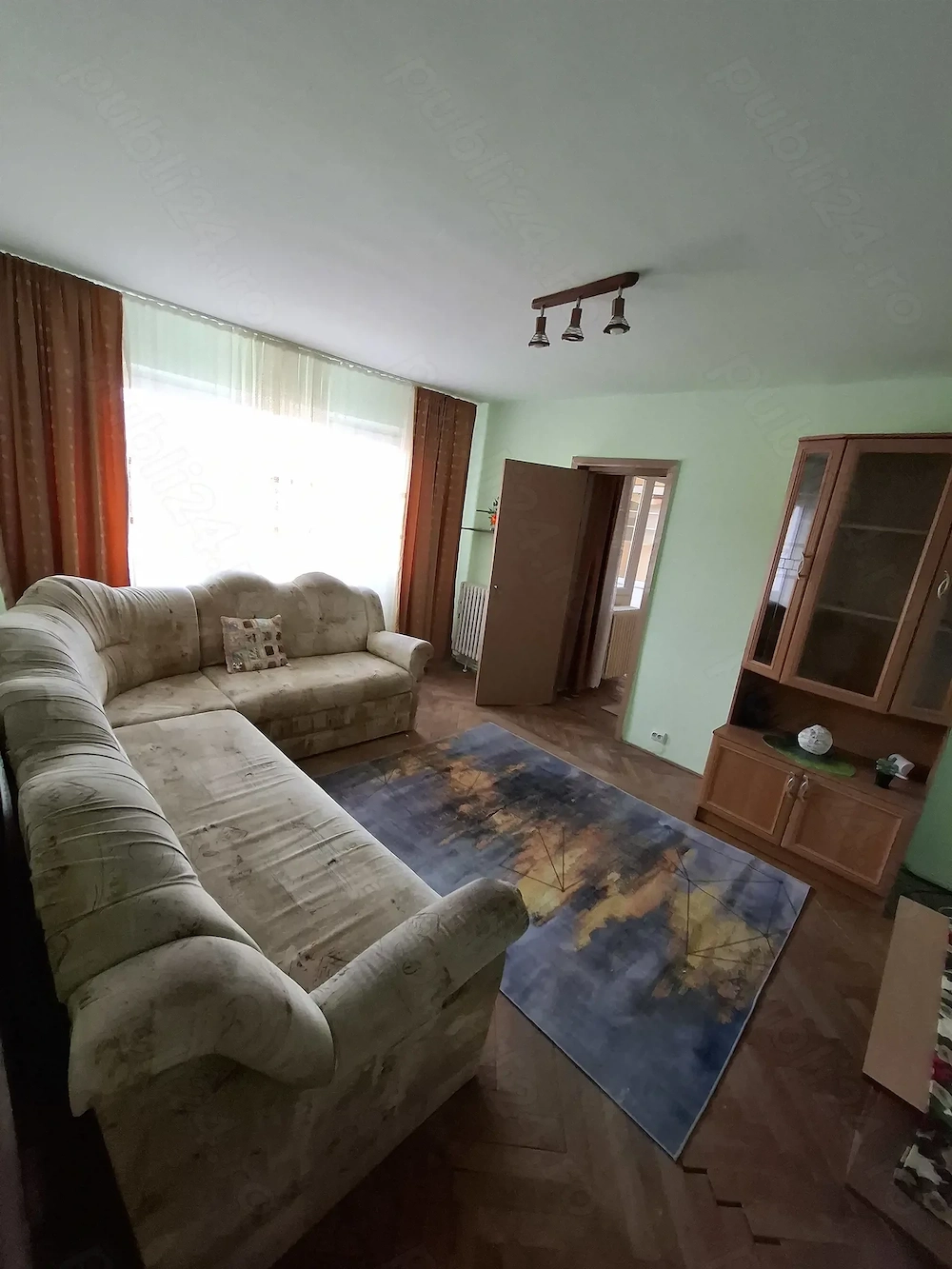 Vând apartament 2cam.conf  semidecomandat ,bloc de 4etaje 