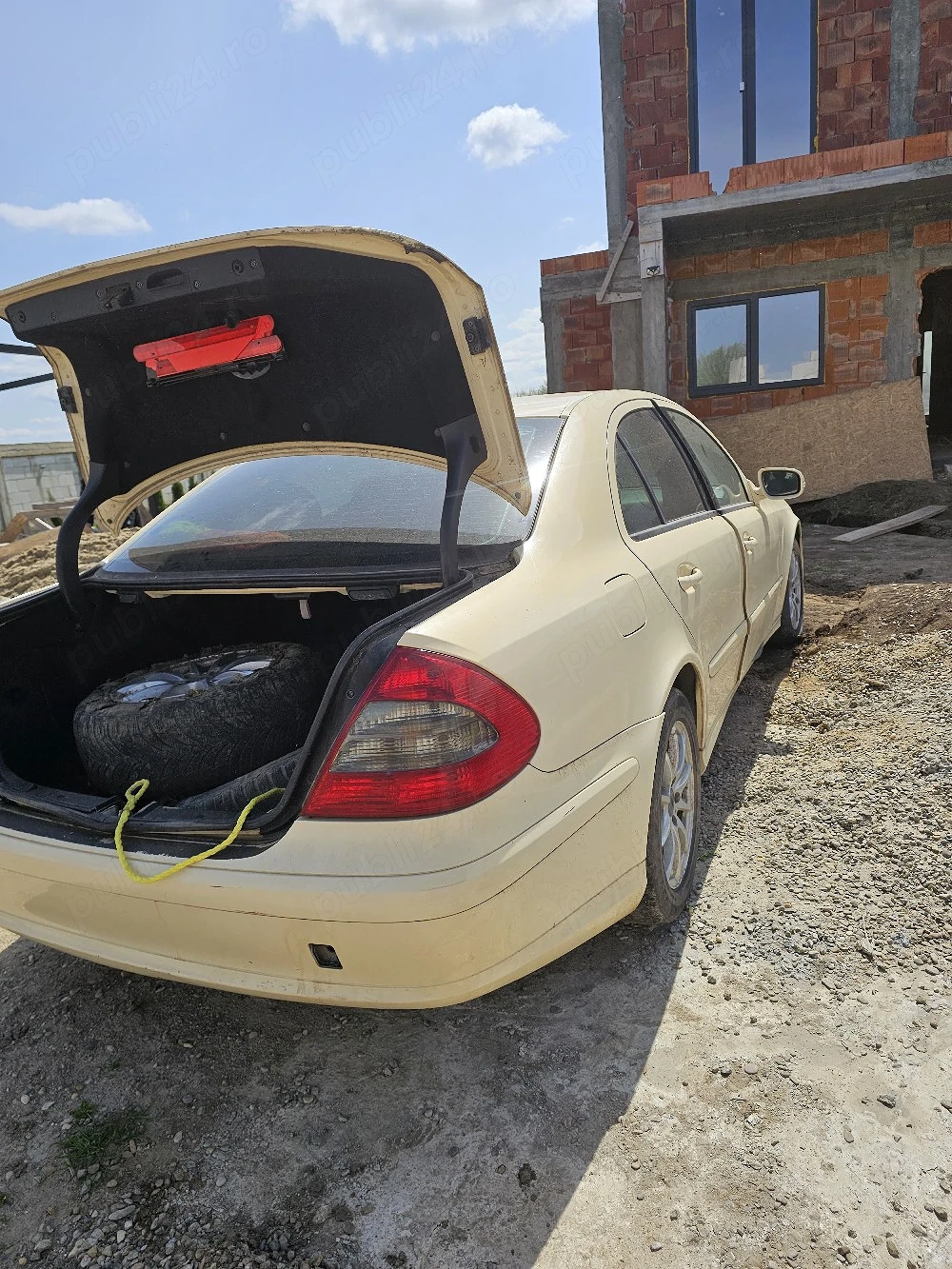 dezmembrez mercedes e class w211