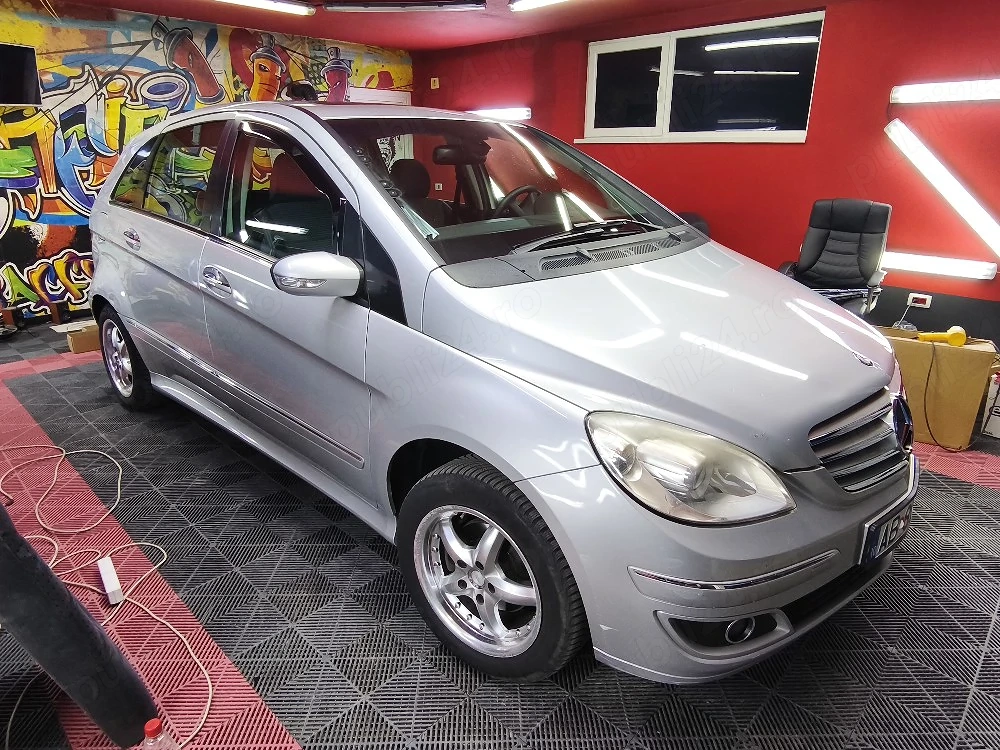 Mercedes B class argintiu