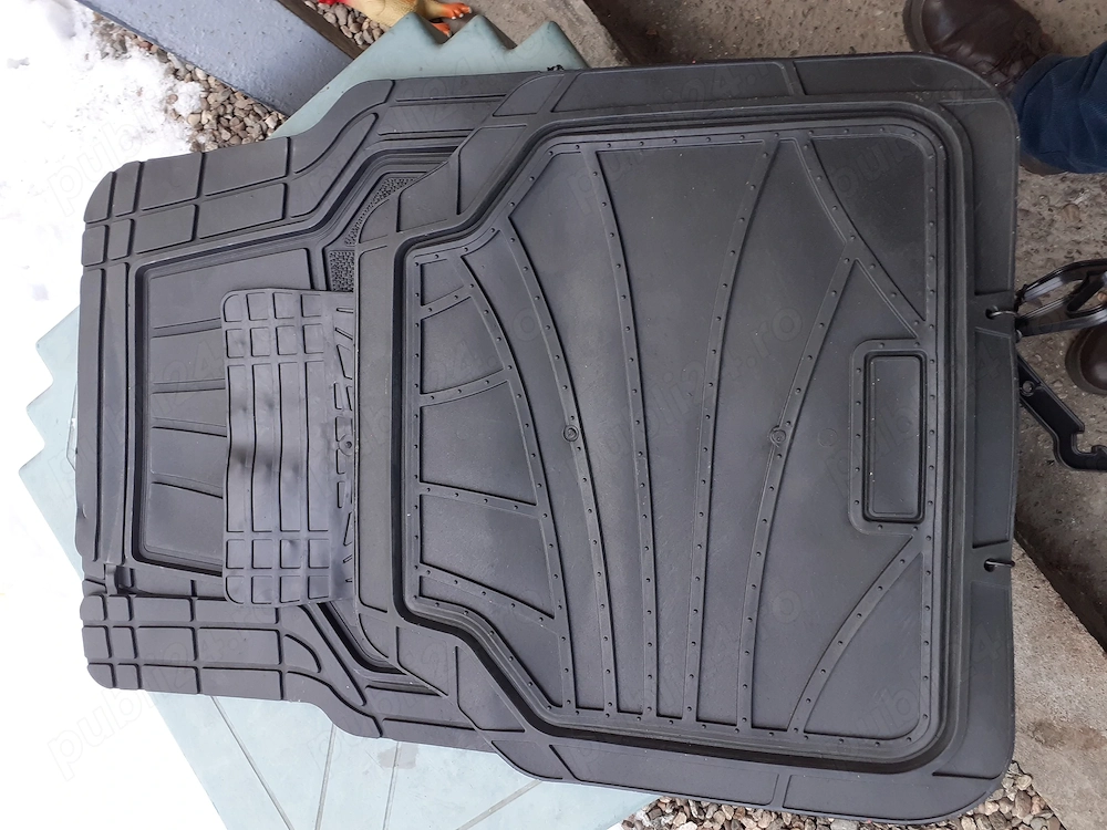 Noi: Set 5 covorașe auto solide și rezistente, universale