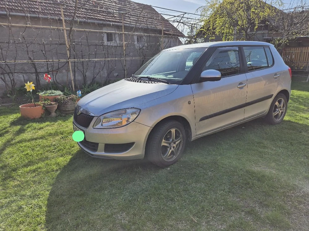 Vând skoda fabia 1.2 2011