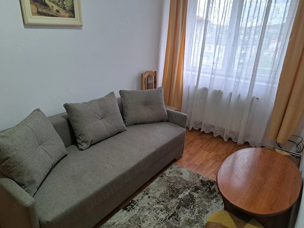 Închiriez apartament cu 2 camere 
