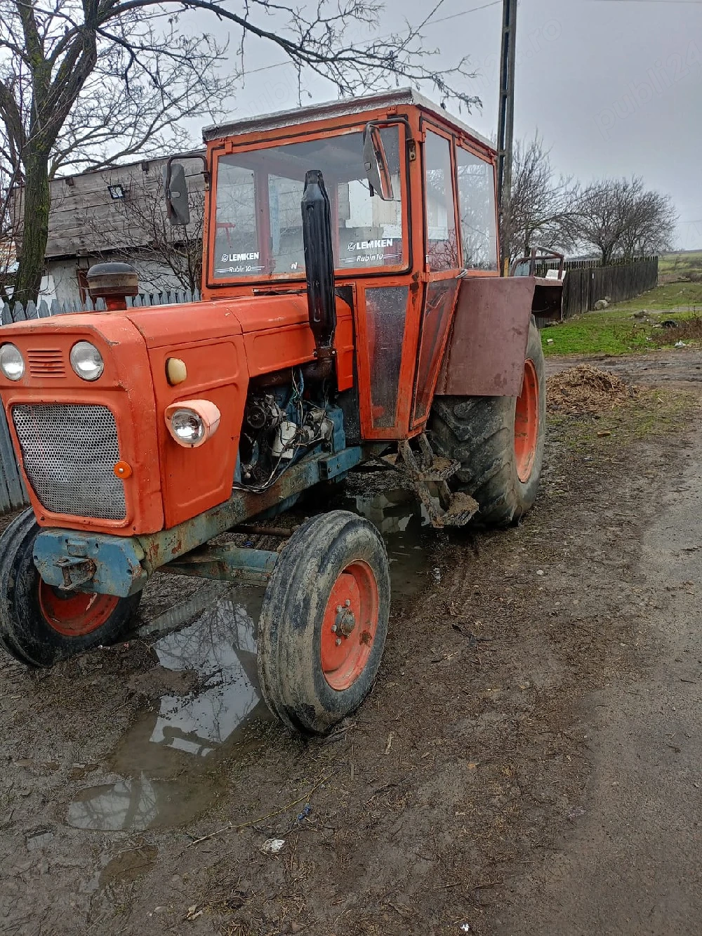 tractor Fiat 700