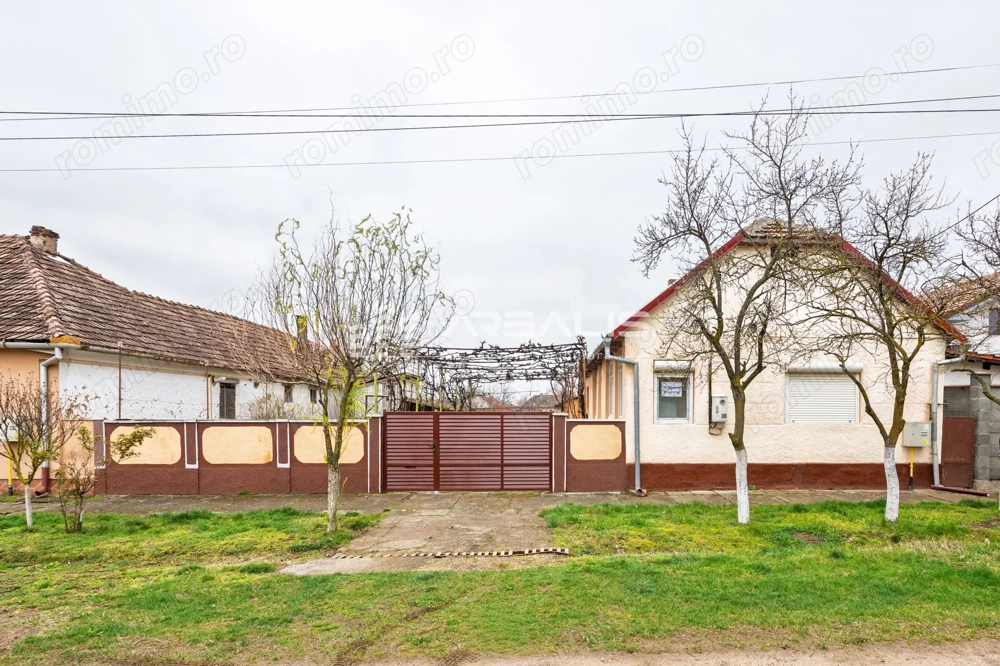 Casă rustică cu teren - Horia