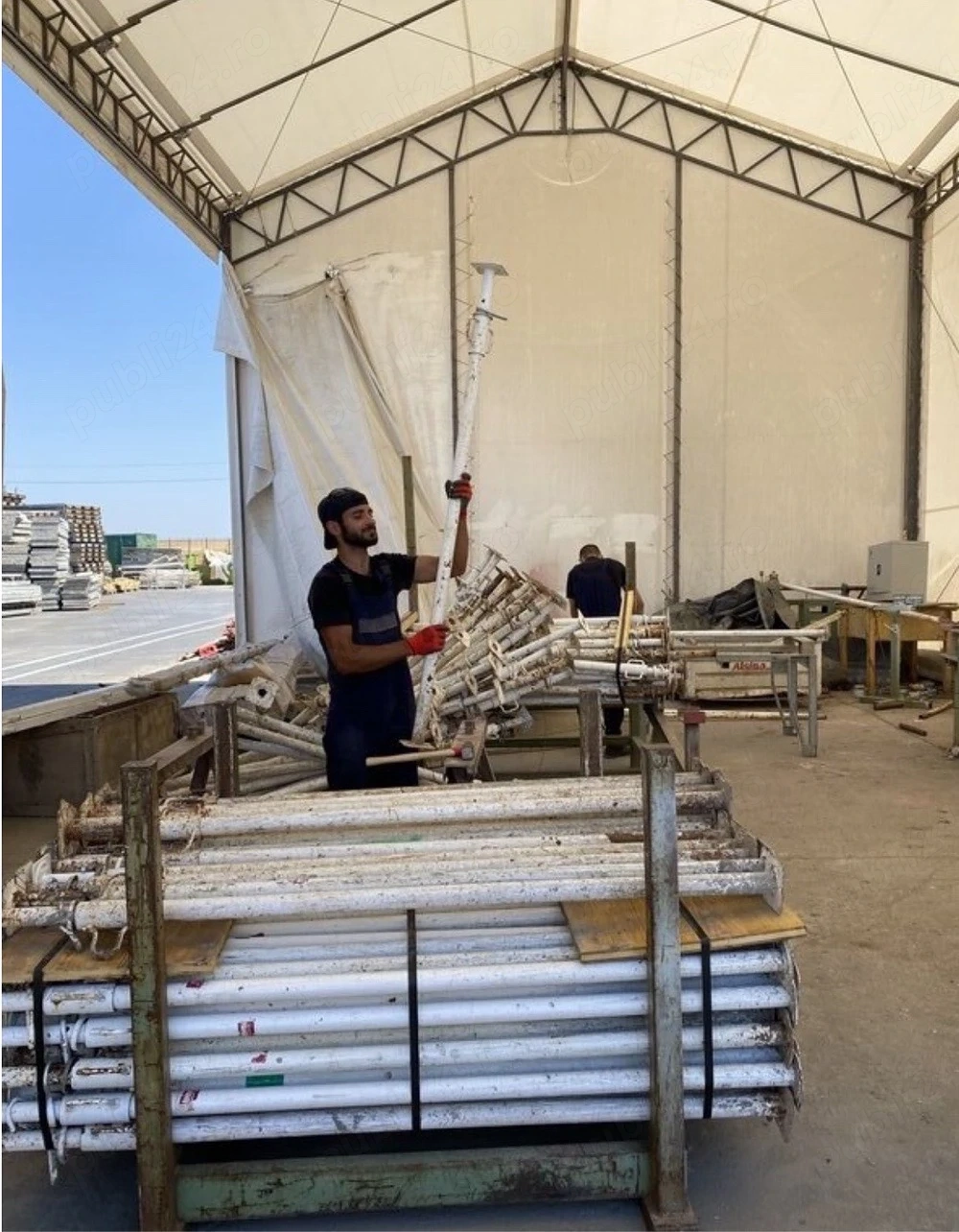 Angajam muncitori priceputi       