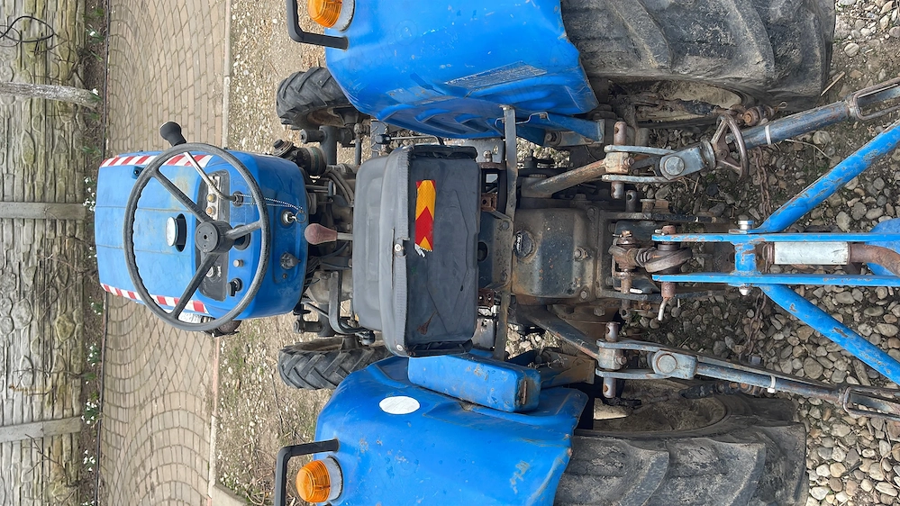 Tractor japonez marca ISEKI TS 1610