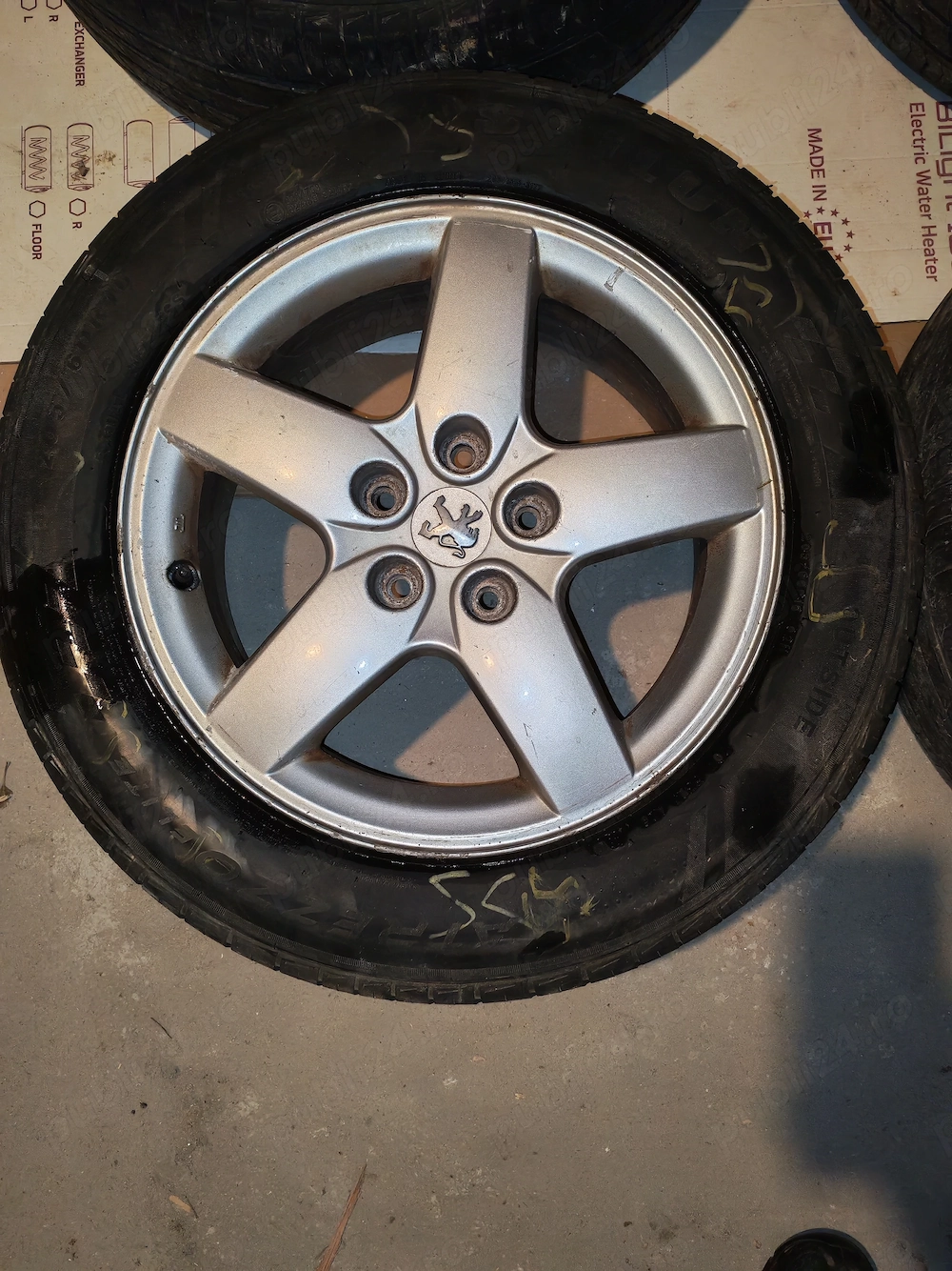 Vând jante Peugeot R16