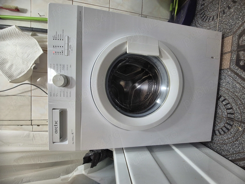 Vând mașina de spălat  Arctic 