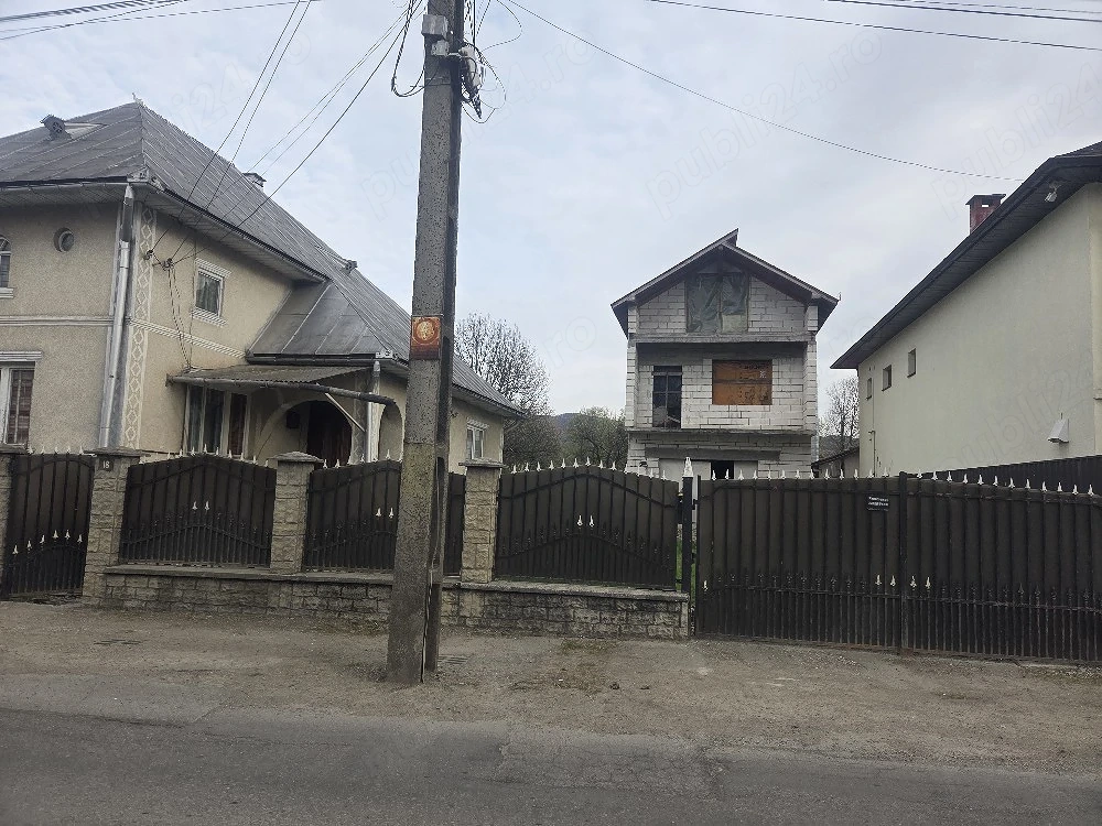 Două case de vănzare
