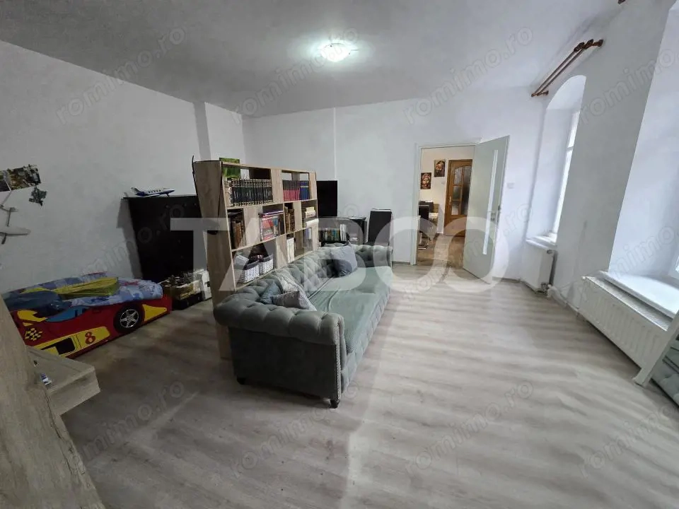 Apartament 2 camere de vanzare la etajul 1 in Centrul Istoric Sibiu