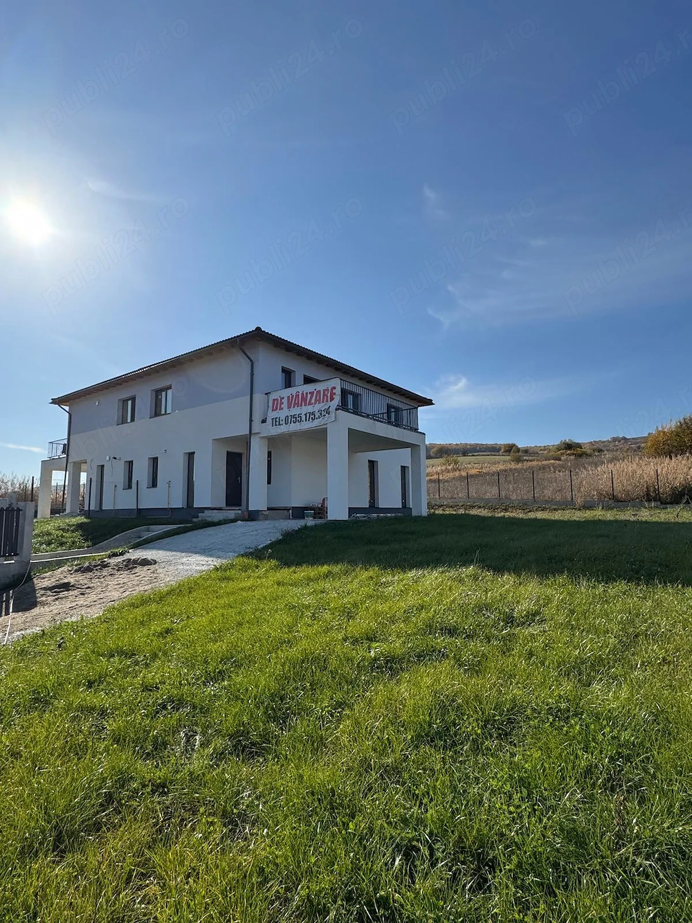 Duplex de vânzare Corusu   curte 500 mp, terasă 40 mp, drum privat