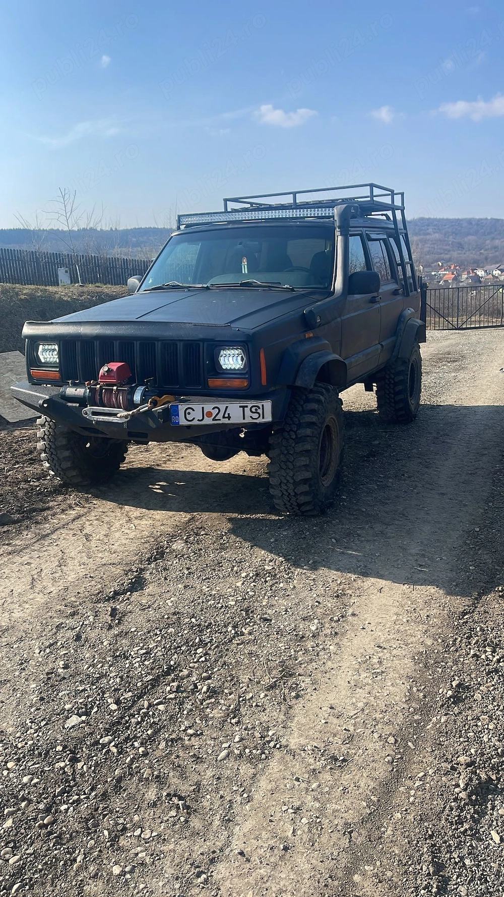 Vand Jeep Cherokee XJ 4x4   OFF-ROAD autoutilitara