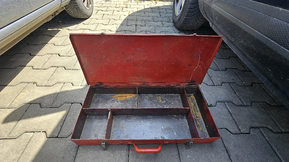Caseta metalica scule dacia 1300