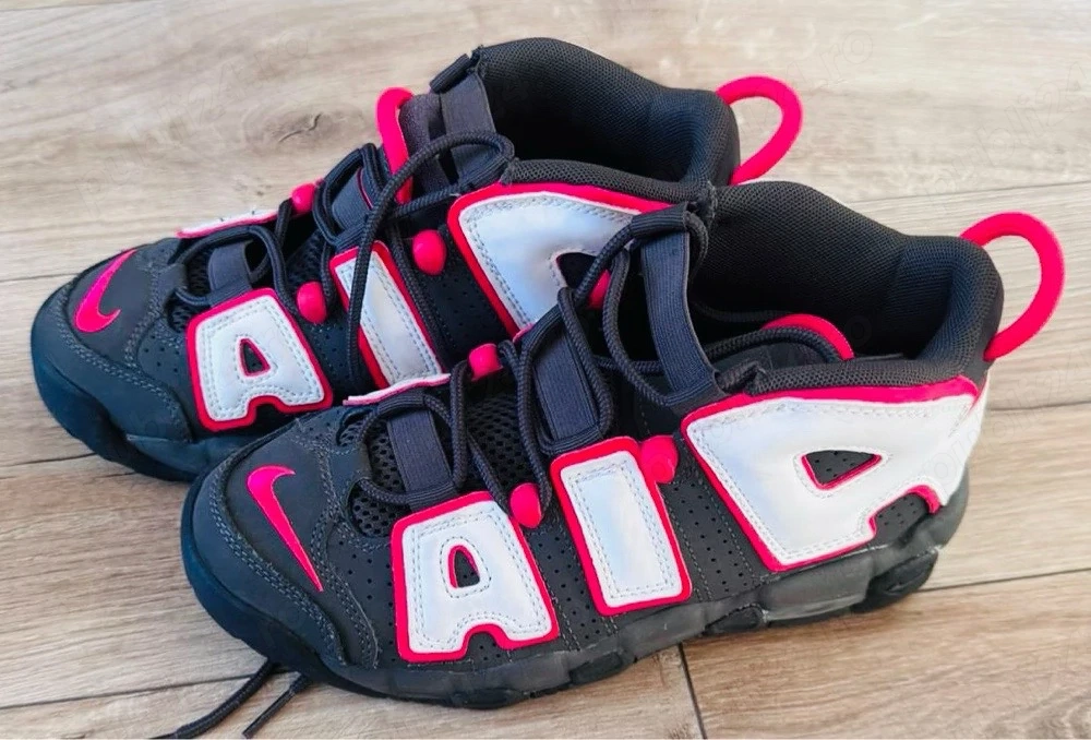 Nike, model Air More