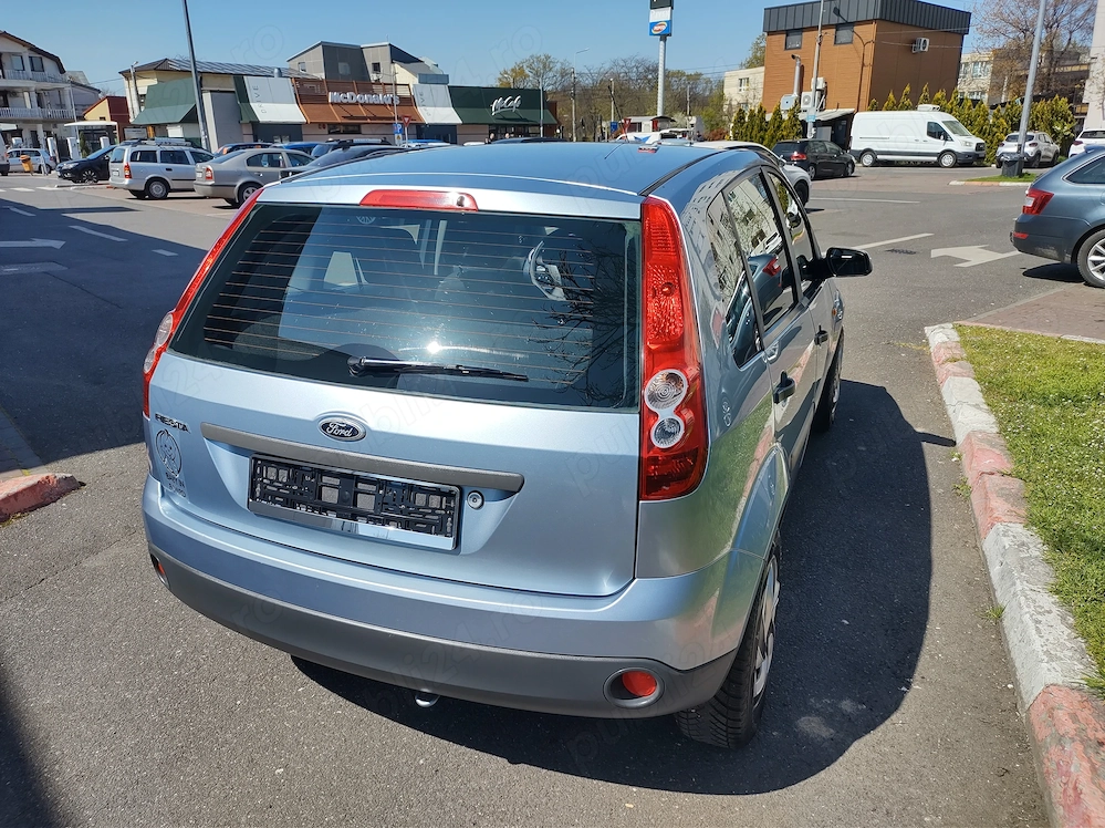 Ford fiesta benzina 13 preț 1600 euro tel  