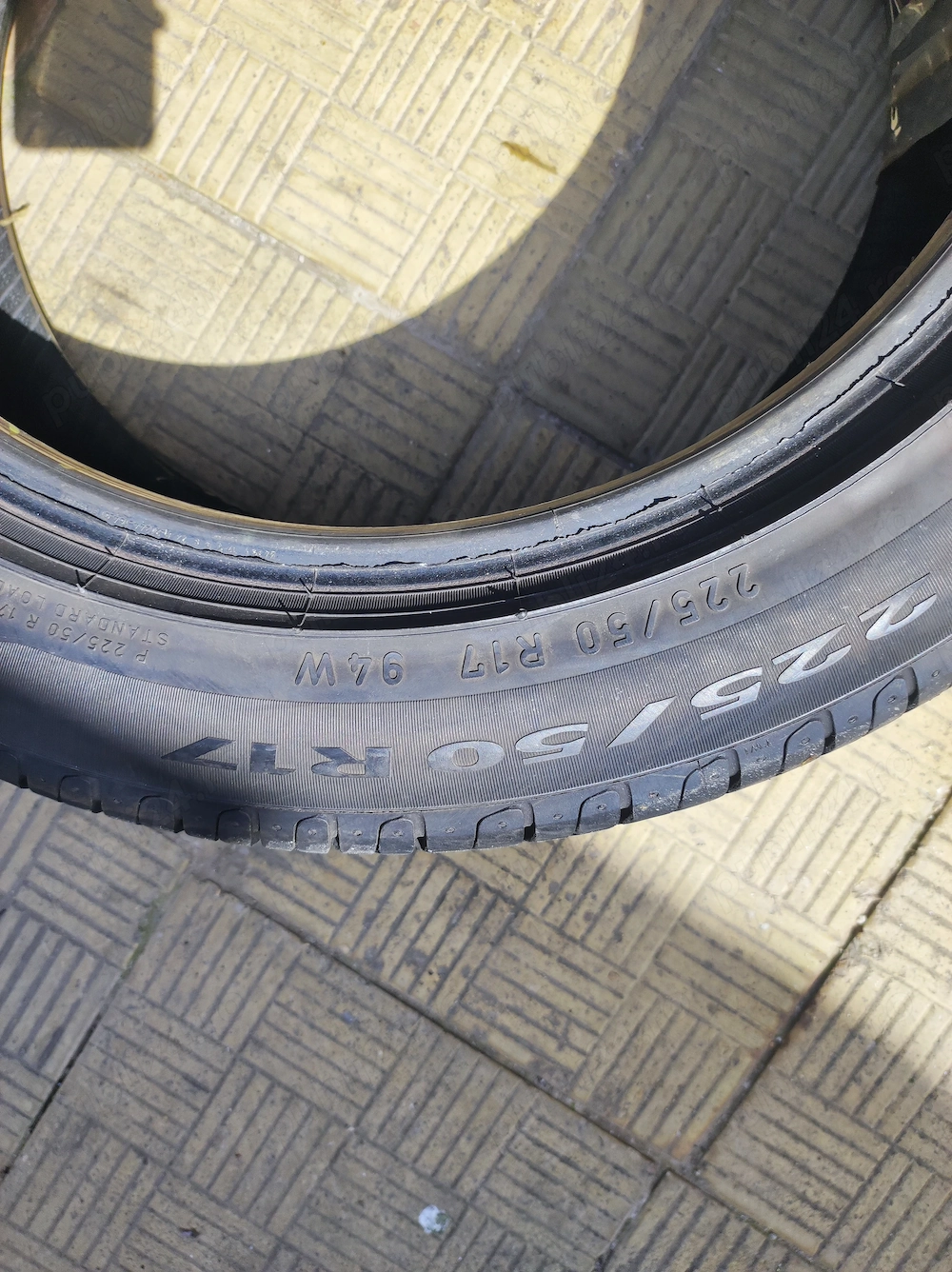 Vind anvelopă 225/50/17 aproape noi 200 lei