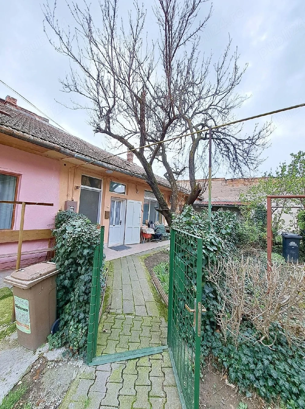 Vând apartament la casă comună