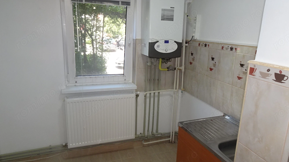 Inchiriez garsoniera decomandata in Deva, zona Zamfirescu in Q-uri, parter inalt, renovata, 