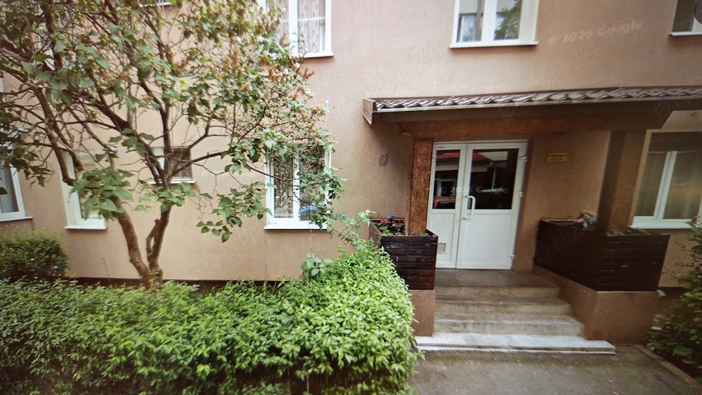 Vând apartament 3 camere decomandat 