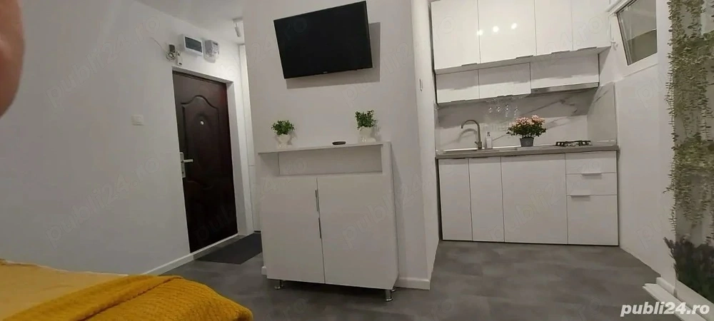 garsoniera metrou 1 decembrie circa 13 politie