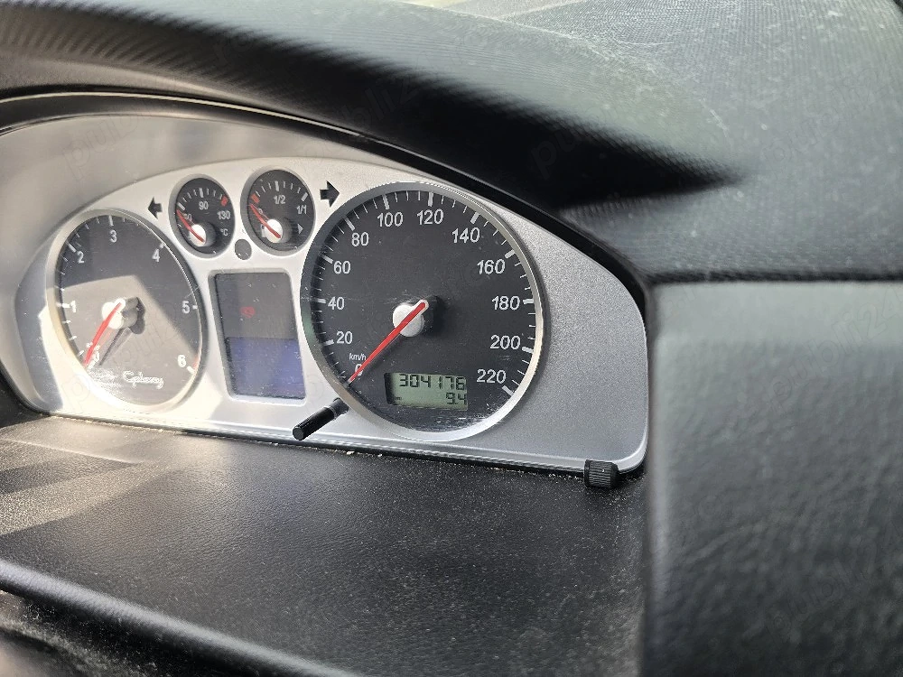 Vind Ford Galaxy  2002 diesel , 1,9 in stare buna de funcționare  !