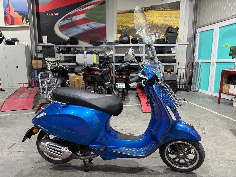 VESPA Primavera 50cc, 2625km - accesorii incluse in pret, ca noua