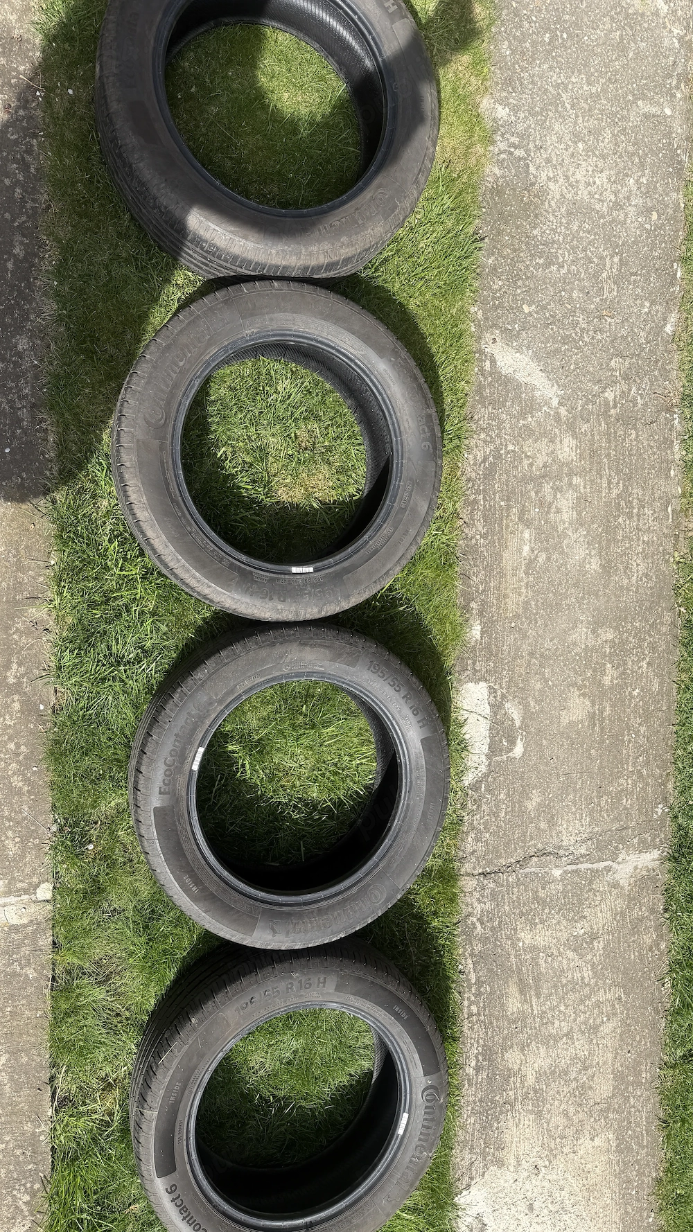 Vând 4 anvelope Continental R16