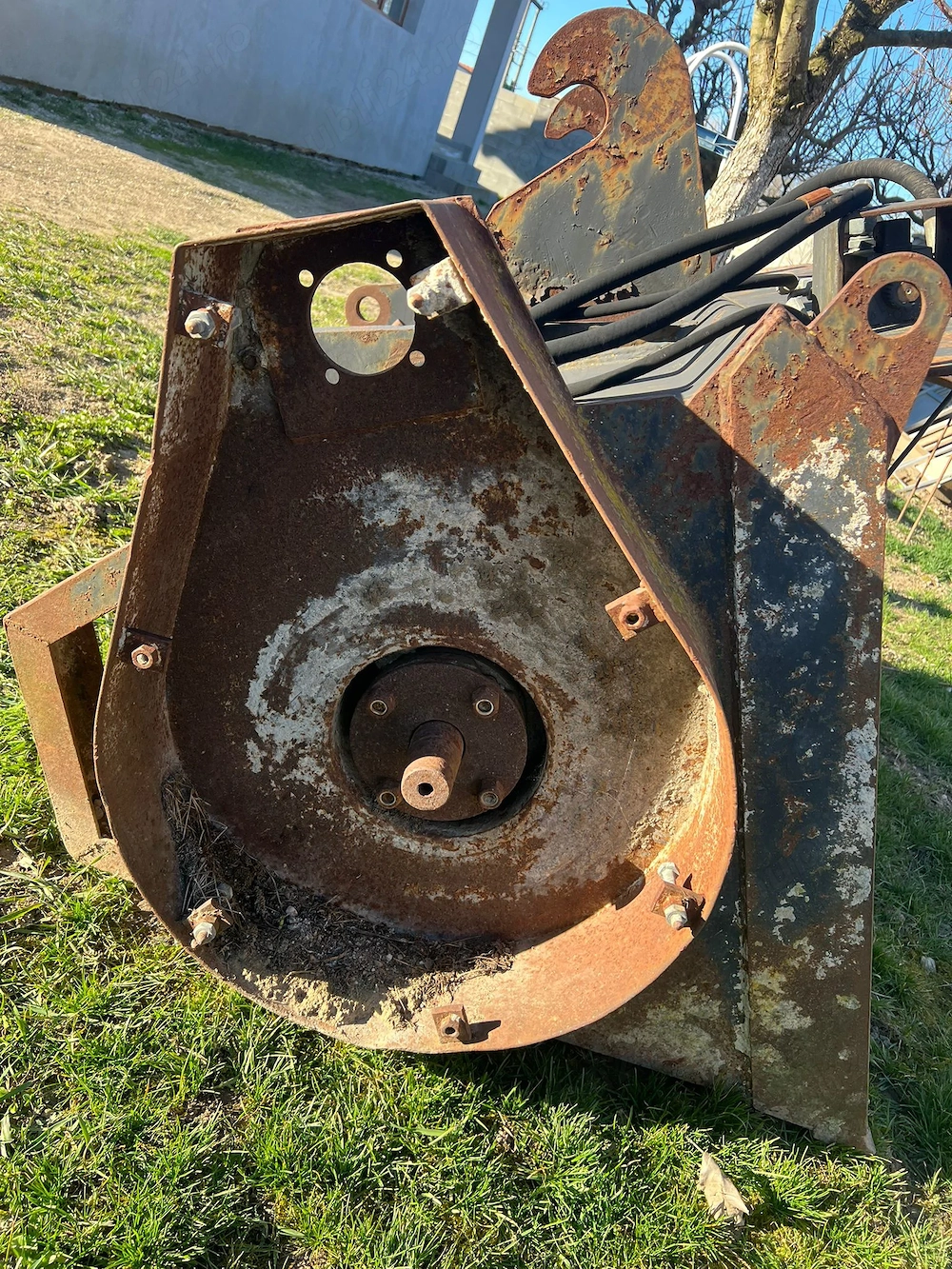 Vând cupa de beton JCB 2CX