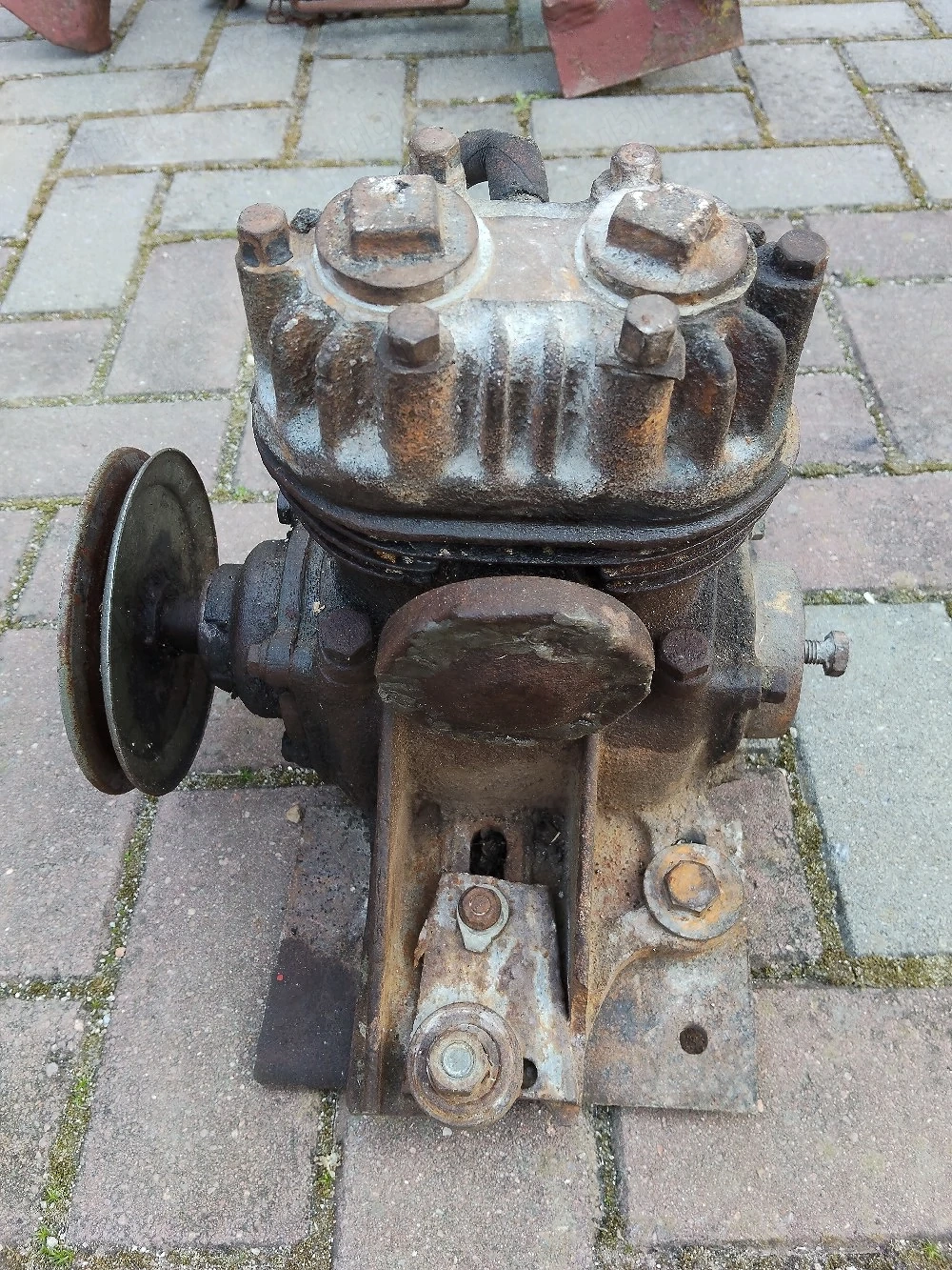 Vand compresor de tractor (sau cel mai greu prespapier din Caras)