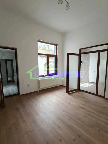 Casa 3 camere de inchiriat zona Centrala
