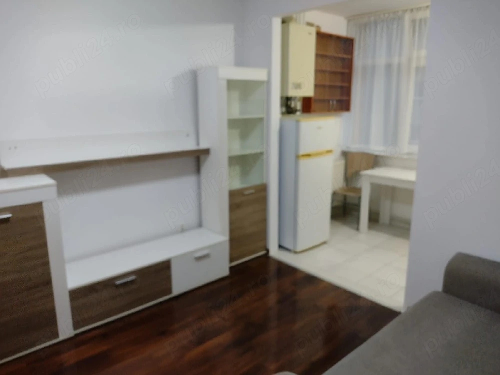 vând Garsonieră zona Astra 