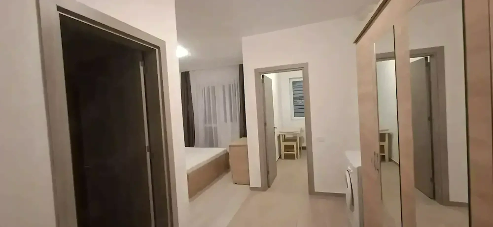 închiriez Garsonieră decomandata proprietar