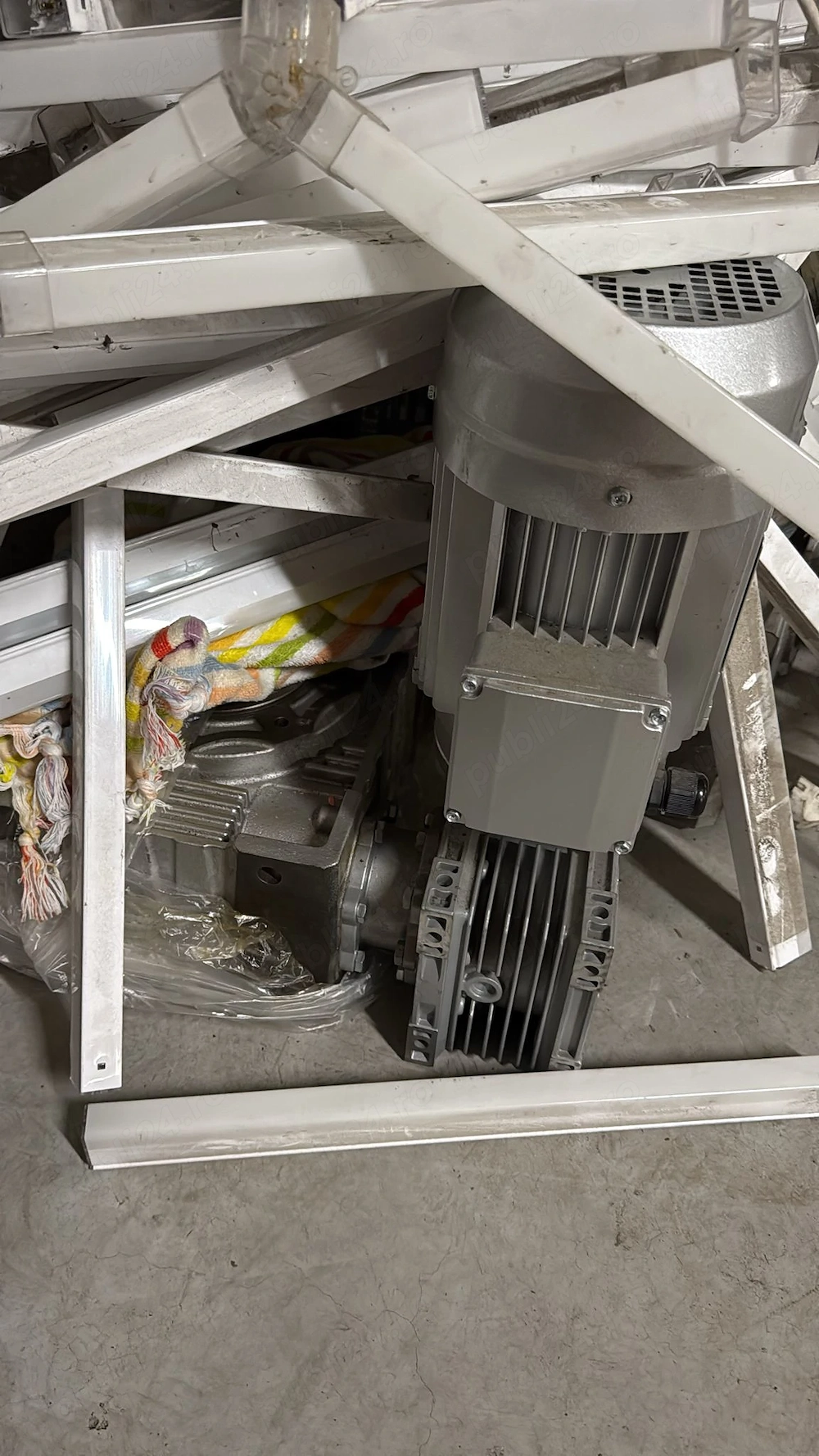 Motoare cu reductoare noi 