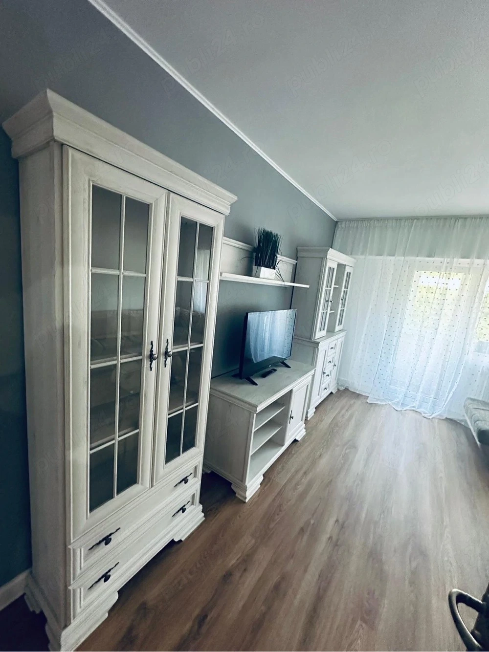 Închiriez apartament compus din 2 camere decomandat