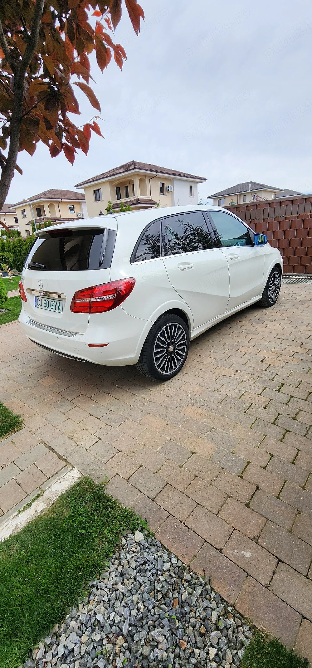 masina electrica  mercedes b 250e