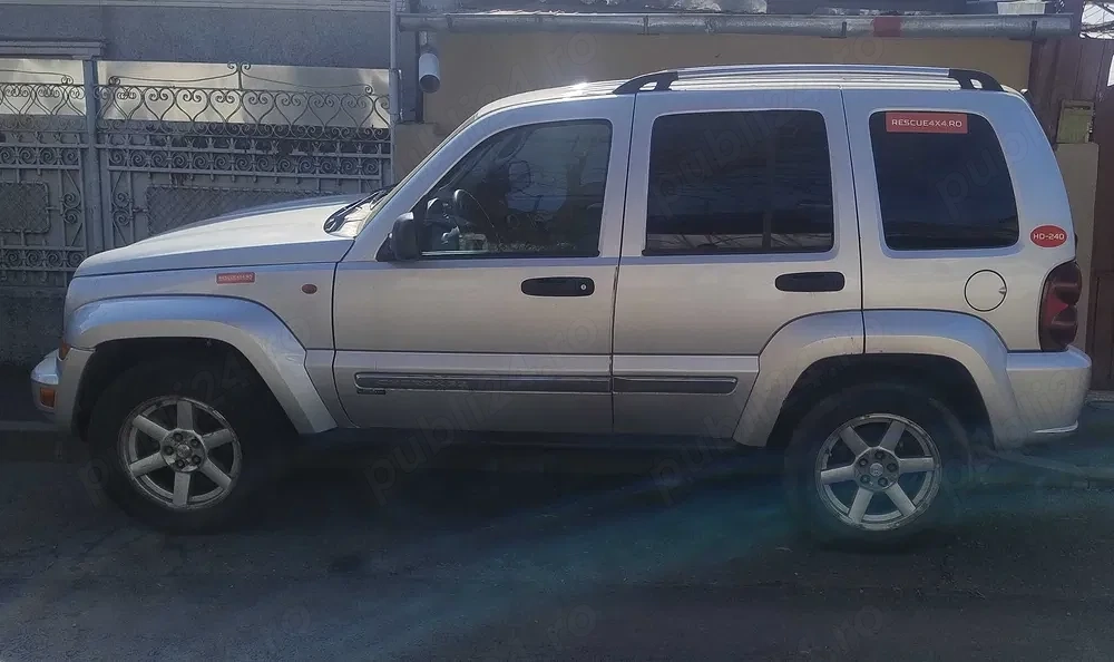 VAND Jeep Cherokee kj 2.8 crd automată, 2000 euro negociabil, 4x2 (spate) și 4x4 Hi și Lo, AC