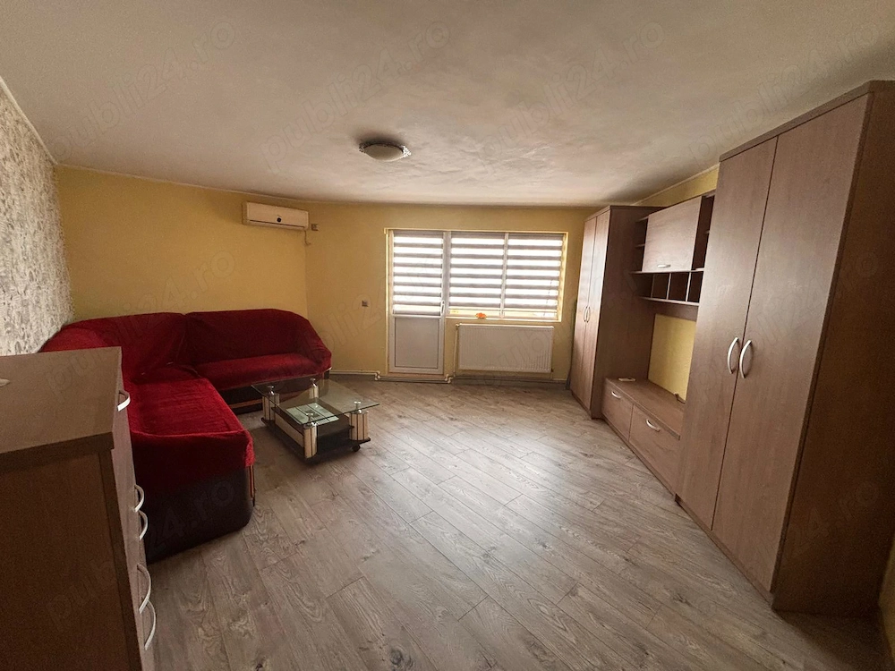 Închiriez apartament 