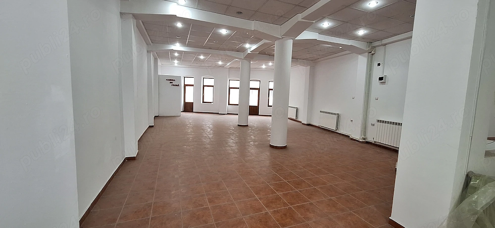 Vand spatiu comercial ultracentral str. Cuza Voda