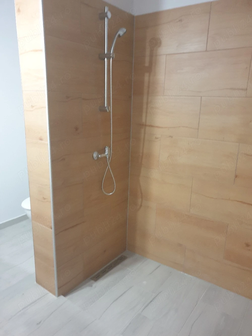 Inchiriez camera in regim hotelier in Oradea  sau lunar 