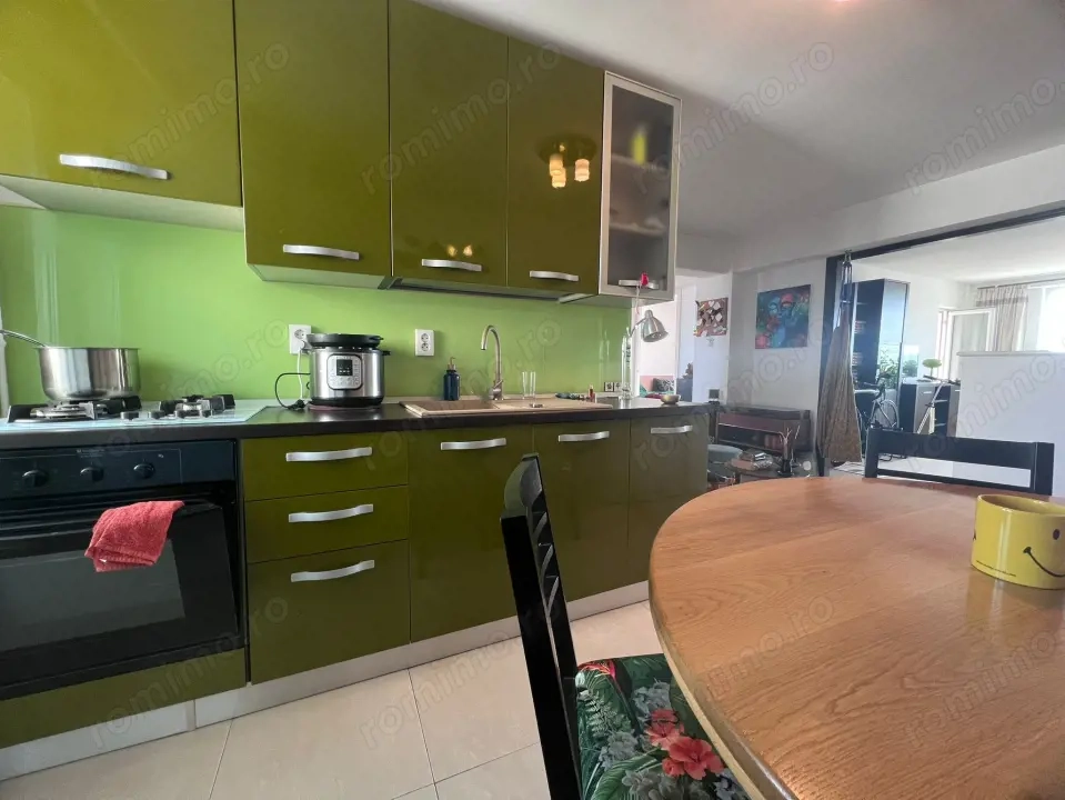 Apartament 3 camere, zona 22 Decembrie