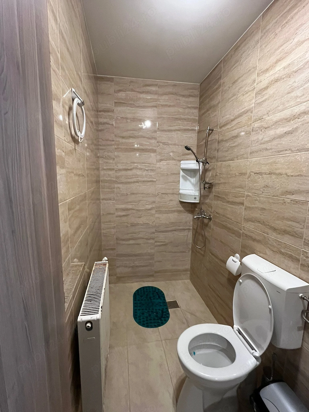 Închiriez garsoniera 