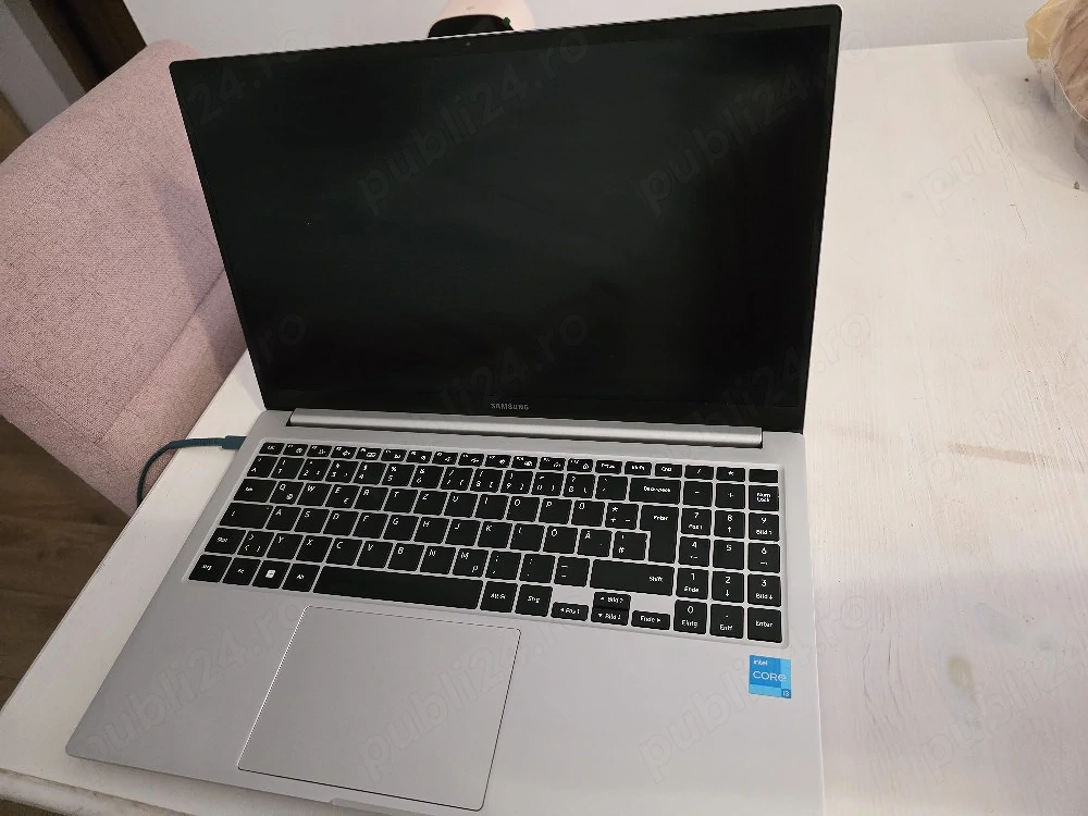 Vand laptop Samsung+ căști JBL Live Beam 3