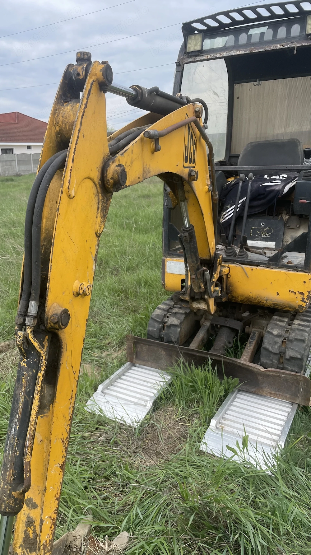 De vânzare miniexcavator 1.6 t și camioneta 3.5t