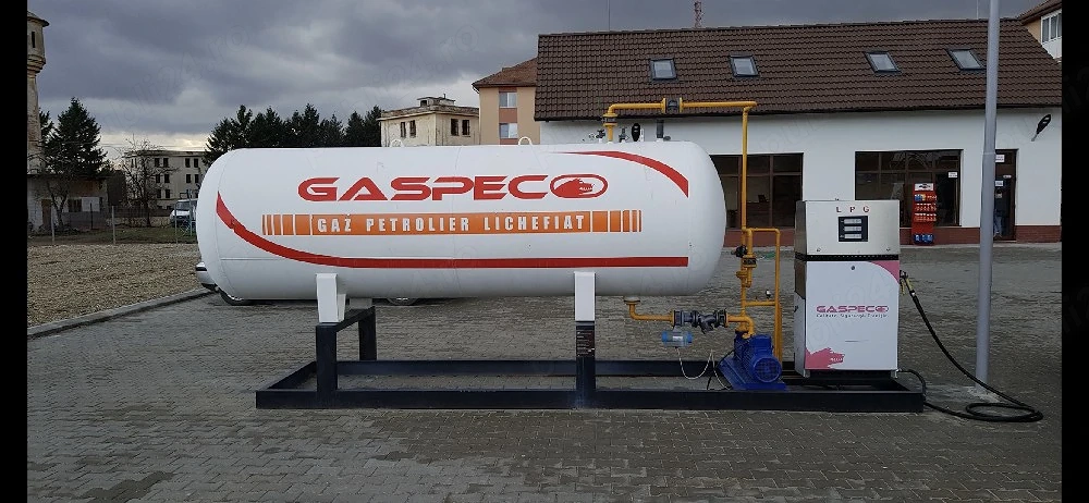 Închiriez spațiu comercial cu posibilități multiple