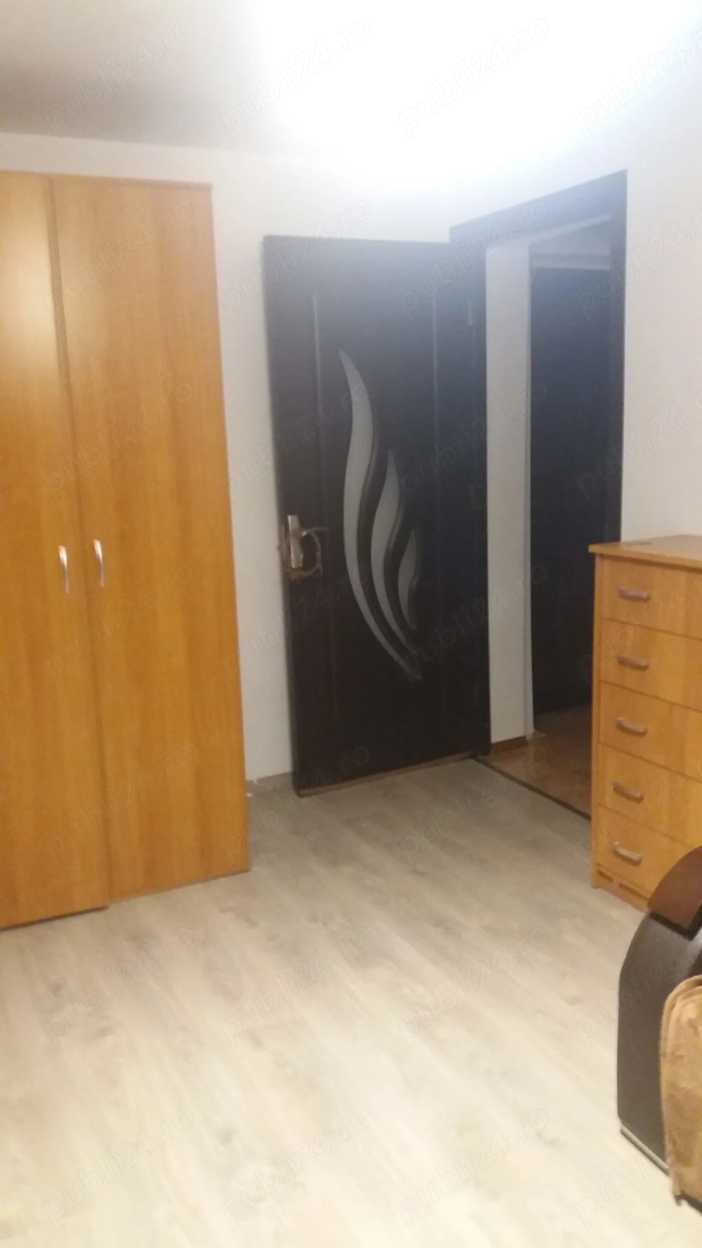 Închiriez garsonieră 