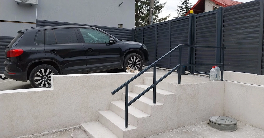 Vănd teren cu casă