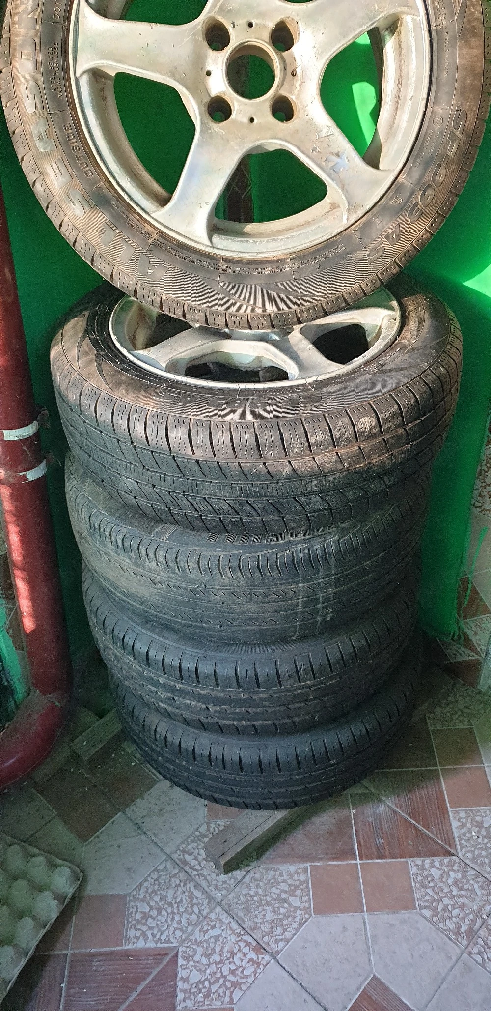 vînd 5 jante cu 4 prezoane cu anvelope ms 185/60R15