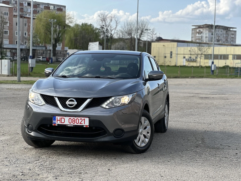 Nissan Qashqai 2 WD*benzina*navigatie*factura+fiscal*nr.rosii*af.2015
