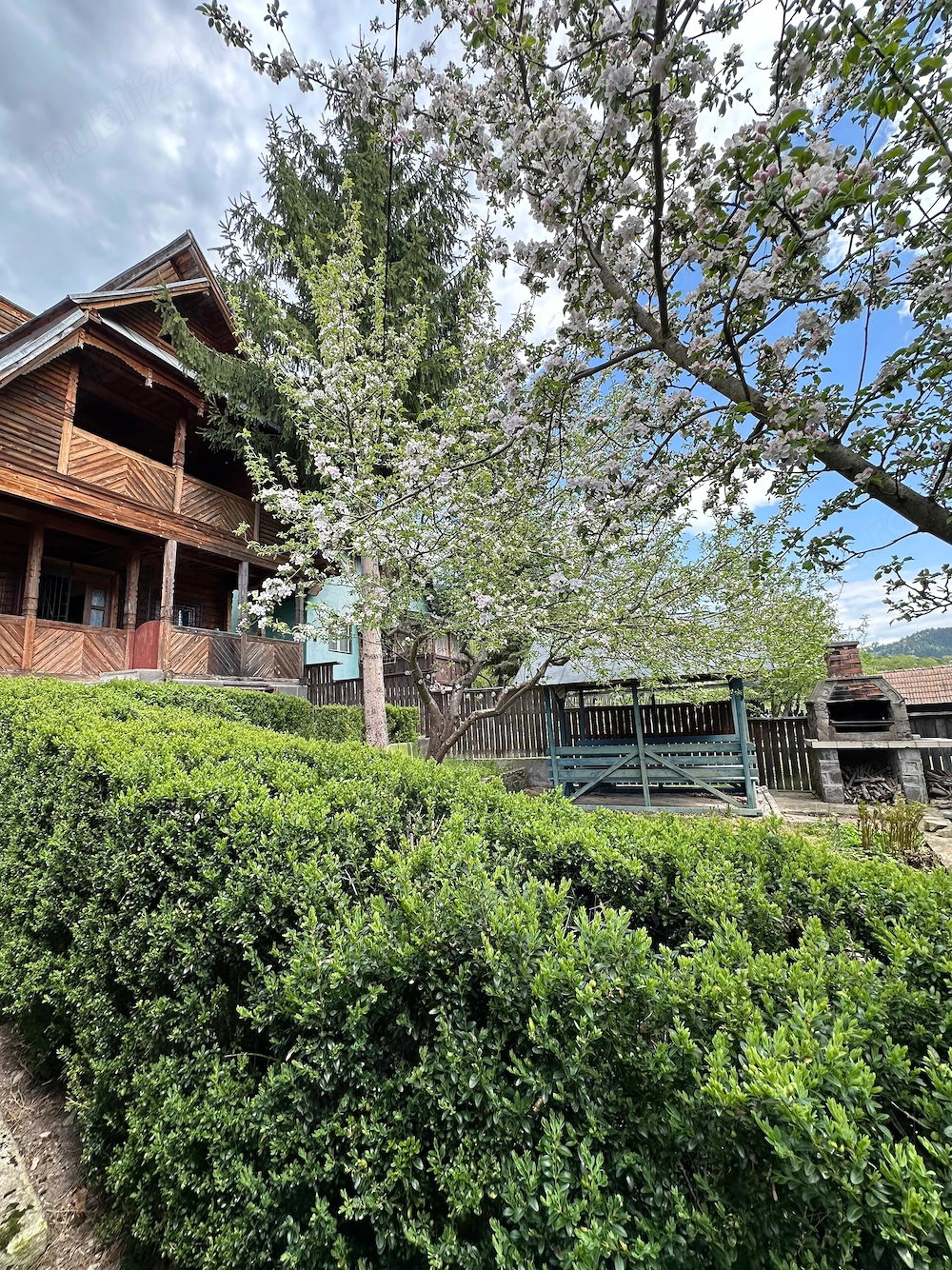 Cabană de vanzare la Lunca Bradului.