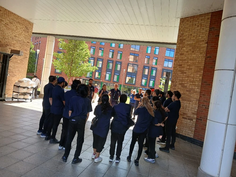 Angajam grupuri de oameni pe sezon Anglia